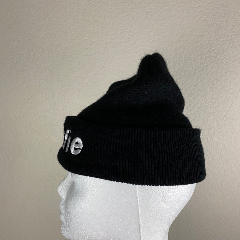 Hashtag Selfie Beanie Black OSFM - Picture 2 of 3